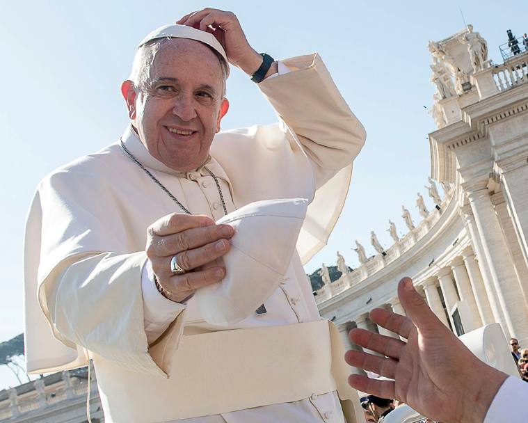 Il vento di Roma non sar quello cubano, ma il cambio di cappello (anzi, di papalina) sembra d’obbligo... (Afp)